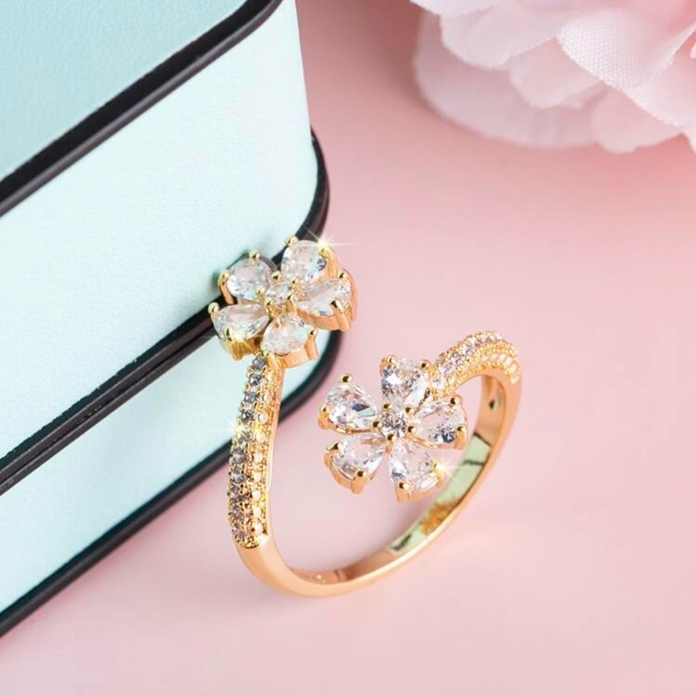 💜Sold💜Adjustable Gold plated Floral Ring
